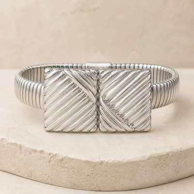 Pulsera rectangular plateada acanalada