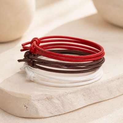 Conjunto de pulseras de cordón en varios colores